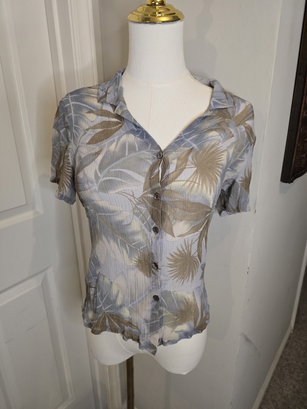 Tommy Bahama Short Sleeve Tropical Button-Up in Light Blue & Brown 100% Silk